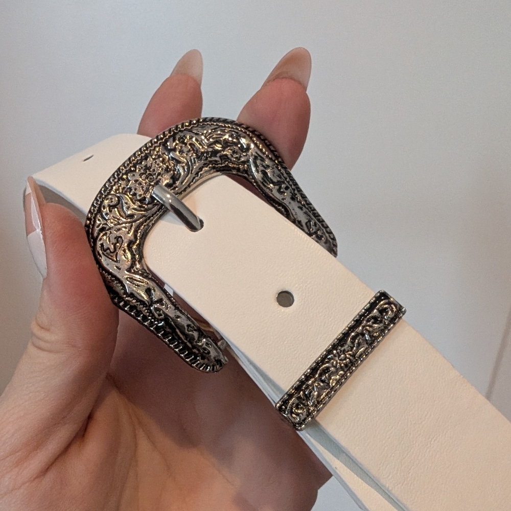 White Belt with Silver Buckle - Picture 3 of 7